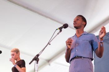 Leon Bridges in concert